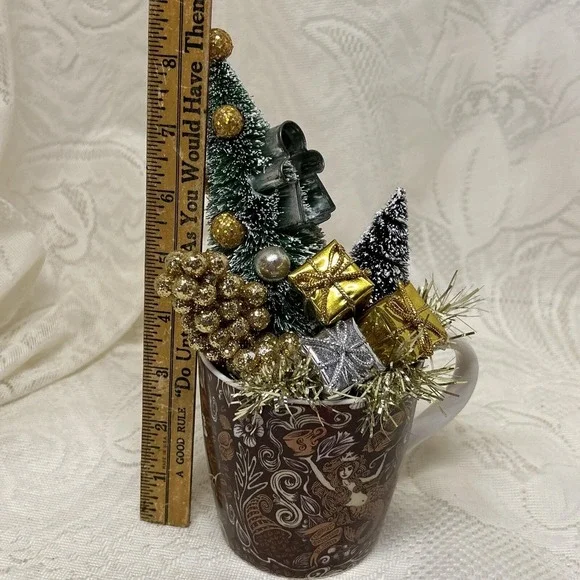 Vintage Starbucks Mermaid Mug With Christmas Tree Assemblage Display Gift - Picture 9 of 10